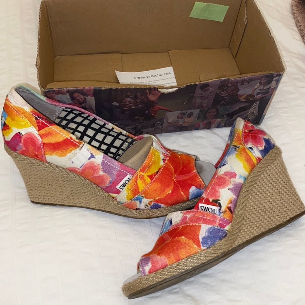 TOMS CORBEL WEDGES